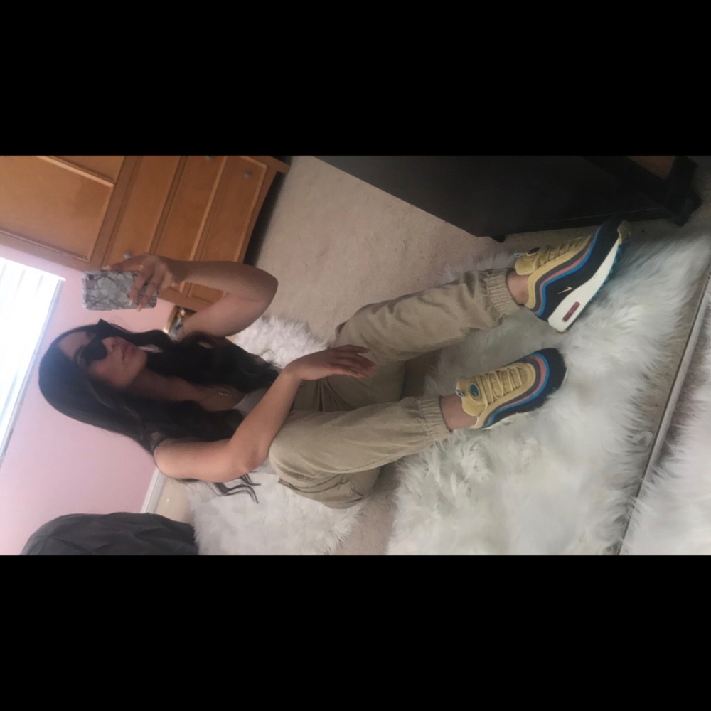 Meet your Posher, Ana